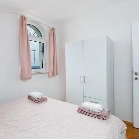 Pet Friendly In With Wifi Apartman